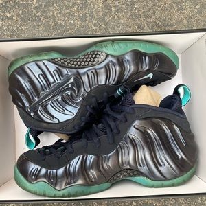 Dark blue and turquoise Nike foamposites 9.5 good condition